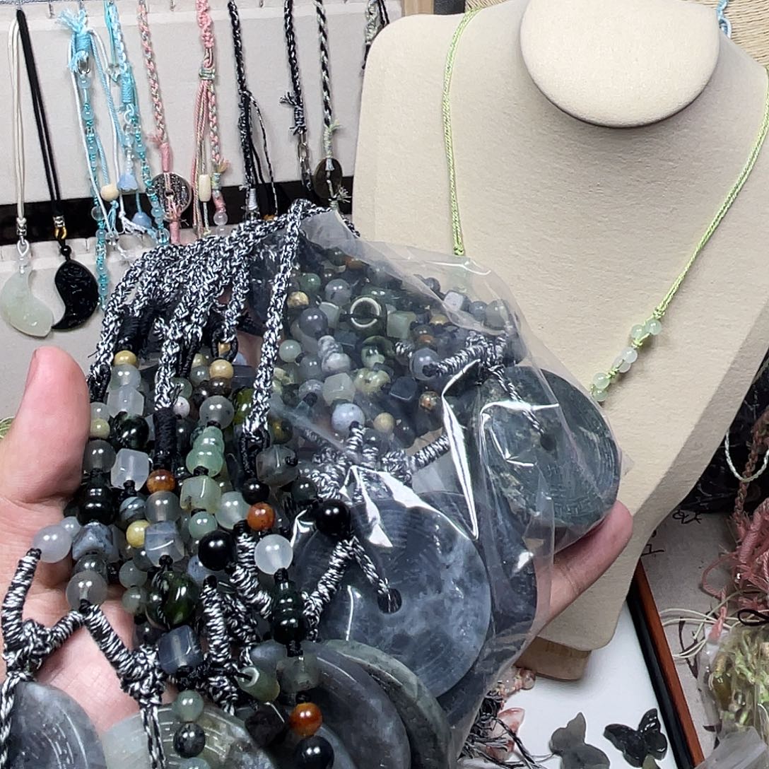 蛇纹石玉合金颈饰