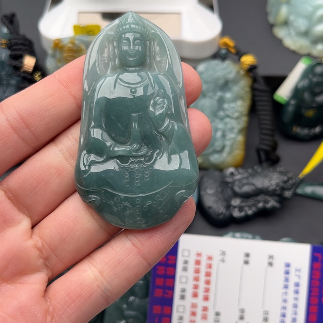 翡翠未镶嵌颈饰观音