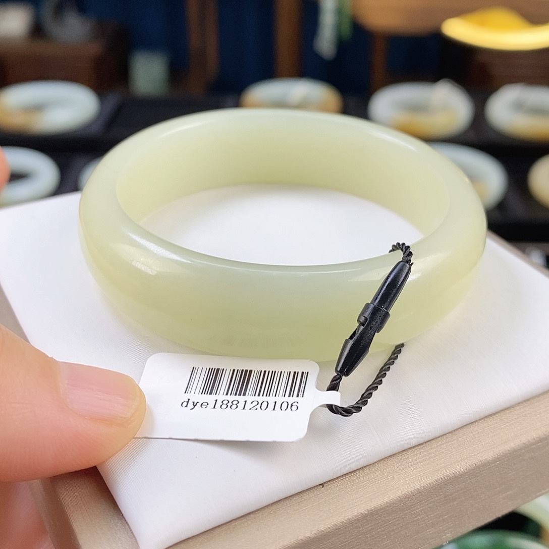 未镶嵌手镯和田玉54