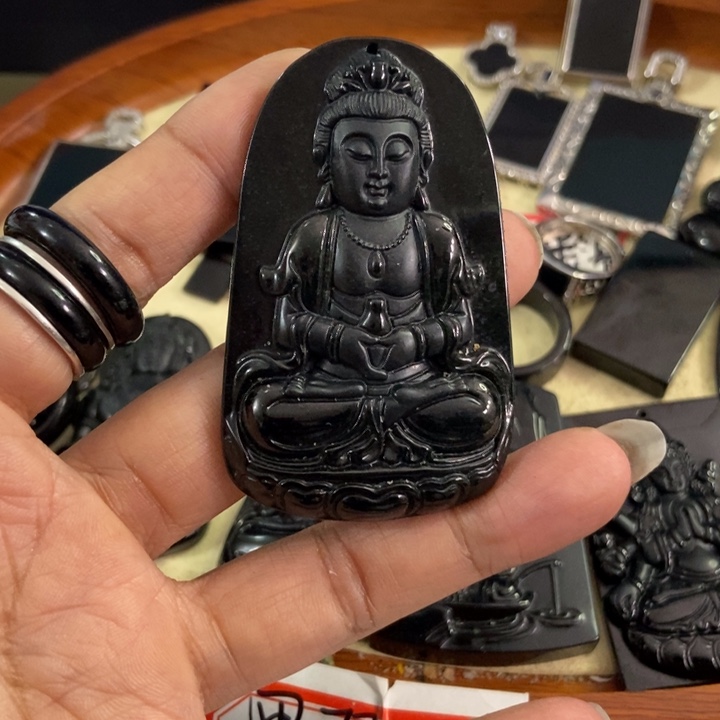 翡翠颈饰未镶嵌黑****活墨翠观音