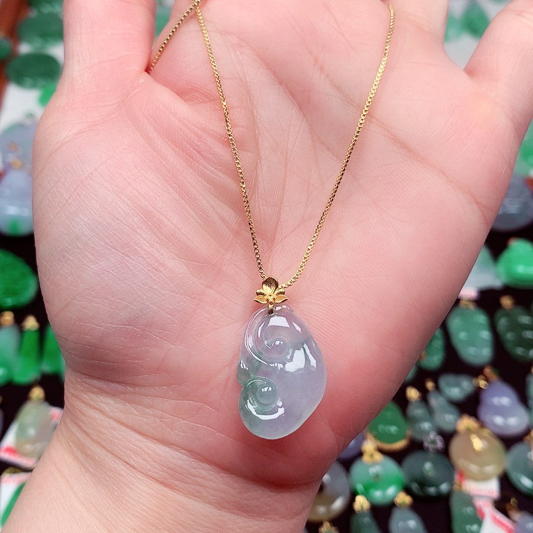 翡翠18K金镶嵌颈饰