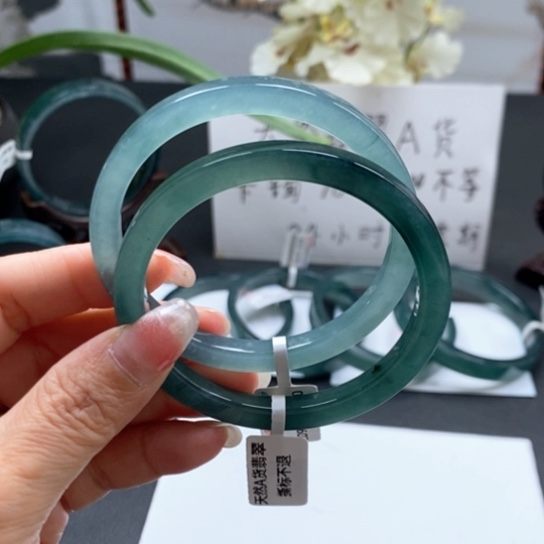 翡翠手镯未镶嵌安***会56尺寸