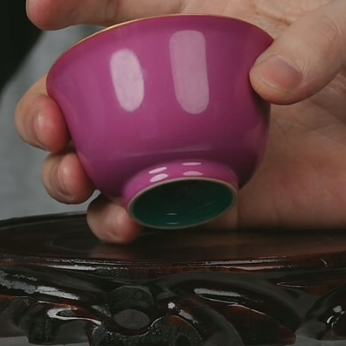 M内松石绿釉外胭脂粉釉杯