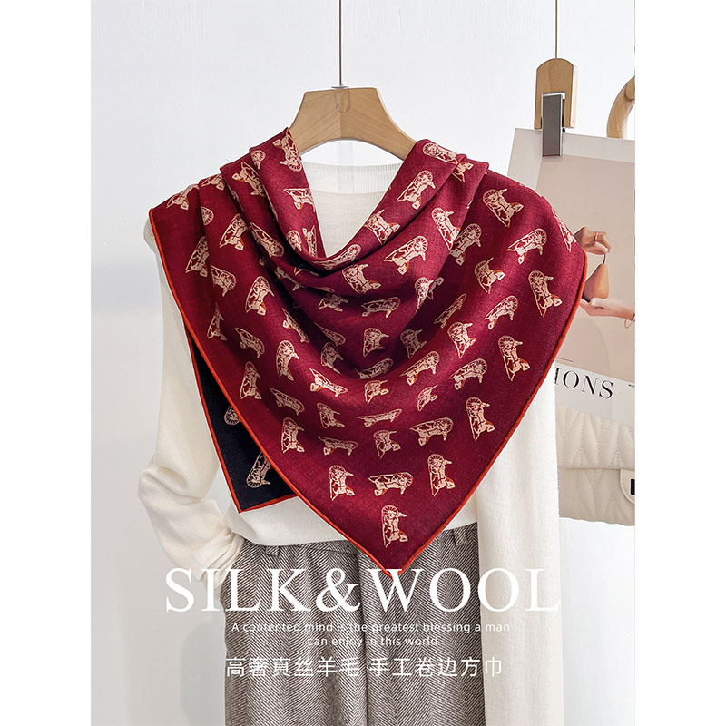 瑕疵款丝毛混纺红黑马车图案女士春夏款高档丝巾披肩90尺寸