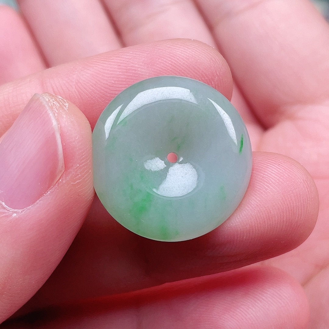 翡翠未镶嵌颈饰平安扣