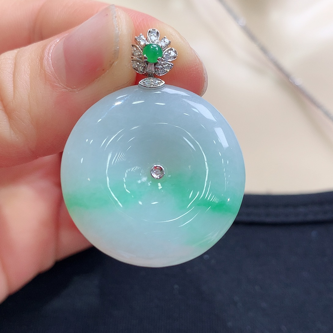 翡翠颈饰18K金镶嵌平安扣