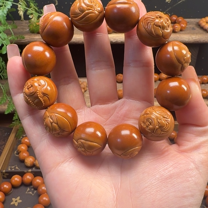 ^***得橄榄核吊坠1.9弥勒