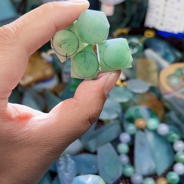 黑***牙定制翡翠未镶嵌翡翠