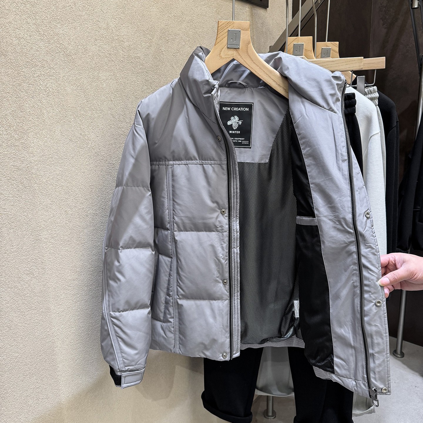 品质象征！杭州高货！2000+！石墨烯锁温90绒男士立领羽绒服9593