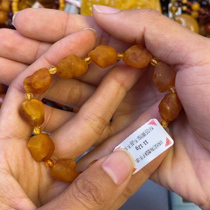 琥珀珠宝奇石未镶嵌