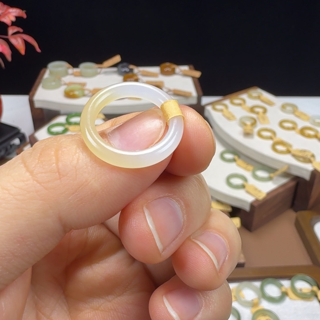 和田玉未镶嵌戒圈