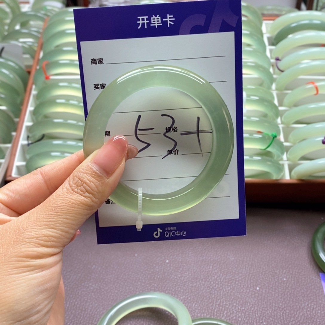 岫玉未镶嵌手镯?****颜