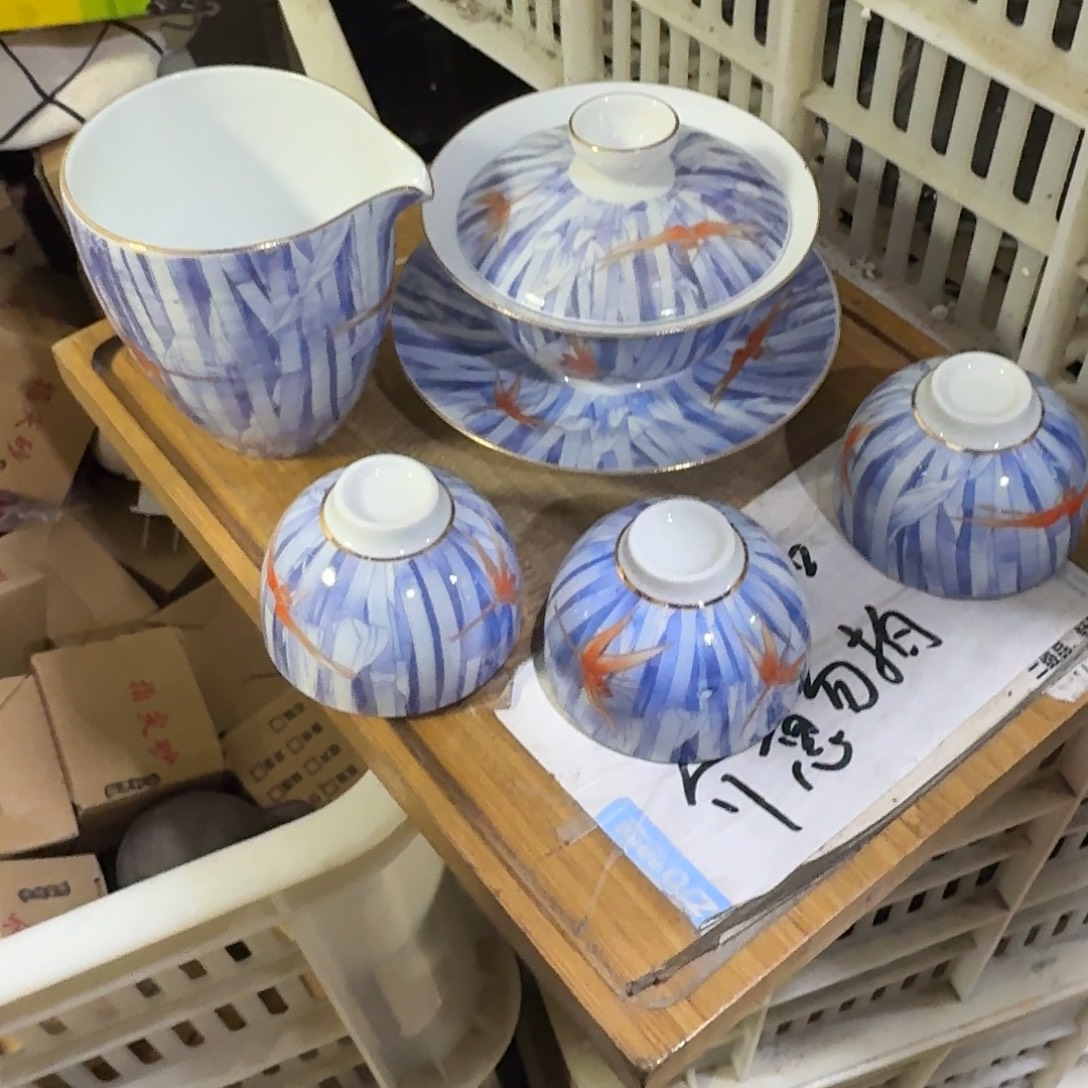 微瑕疵介意勿拍陶瓷器皿H211