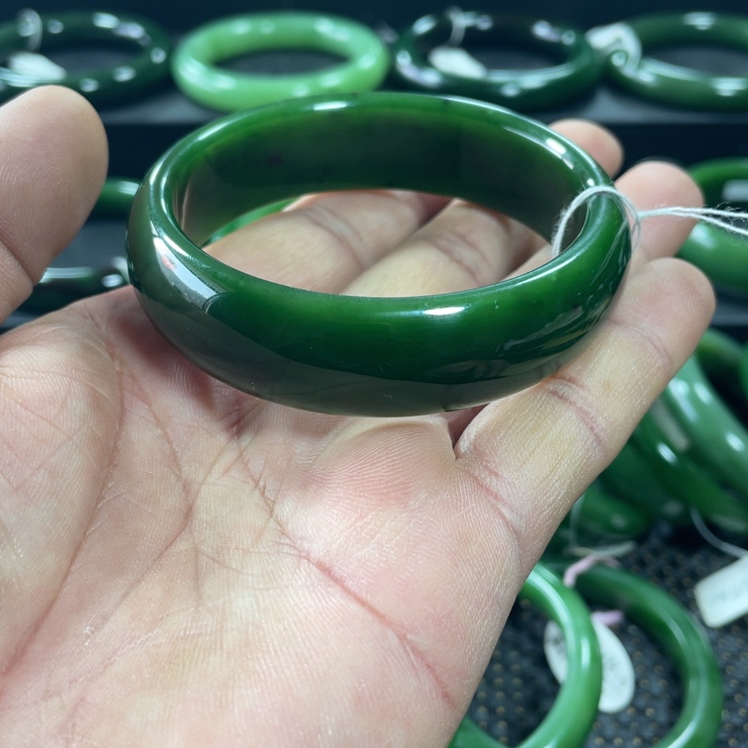 和田玉（碧玉）未镶嵌手镯