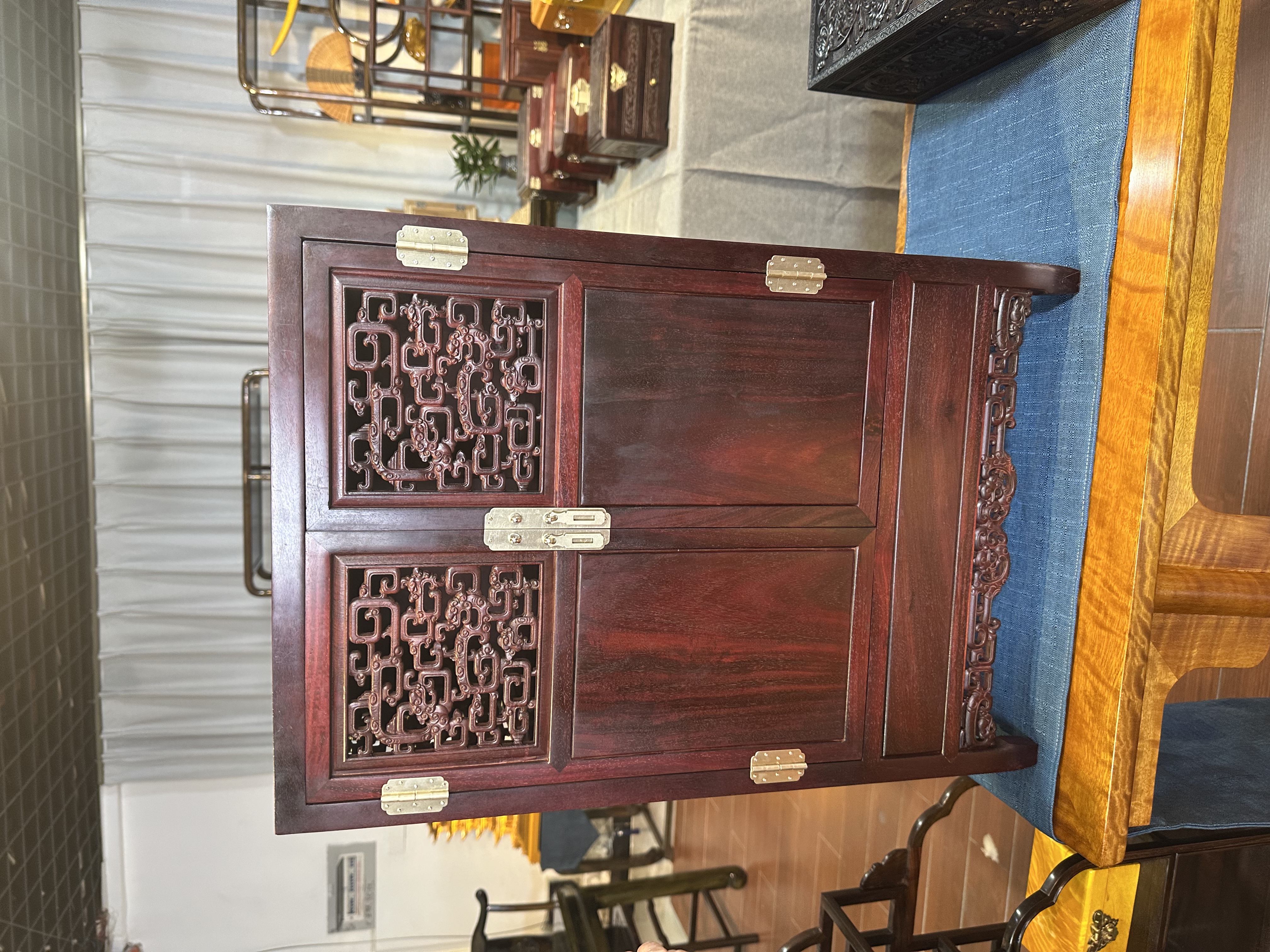 三匠 小叶紫檀镂空精雕螭龙茶边柜 42*24*61cm