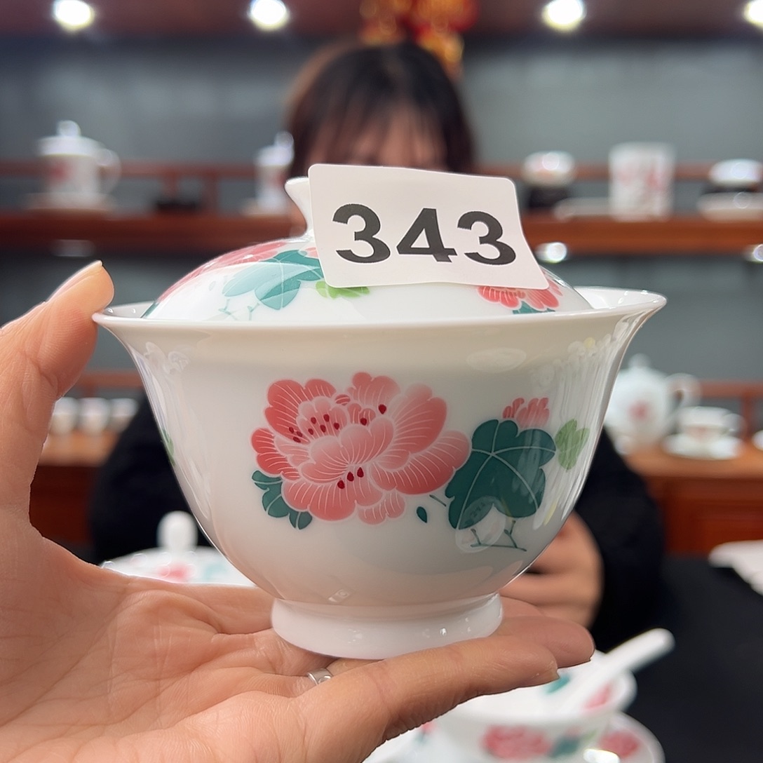 用****8红芙蓉两才盖碗 变形