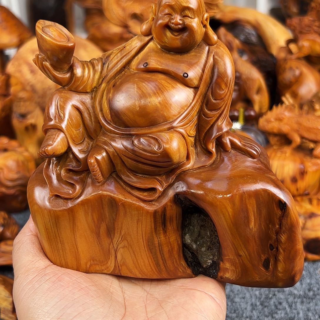 柏木太行崖柏黑金根抱石弥勒