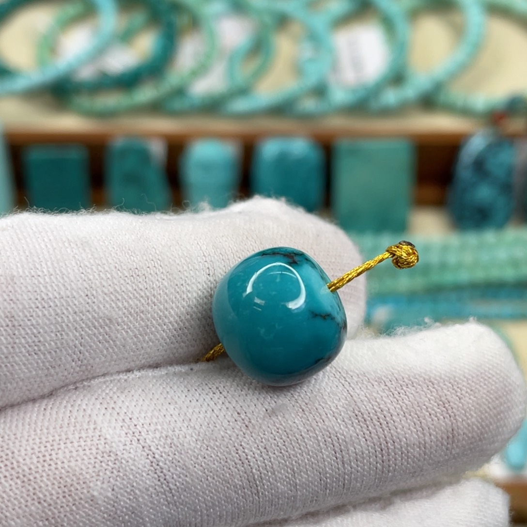 绿松石未镶嵌颈饰