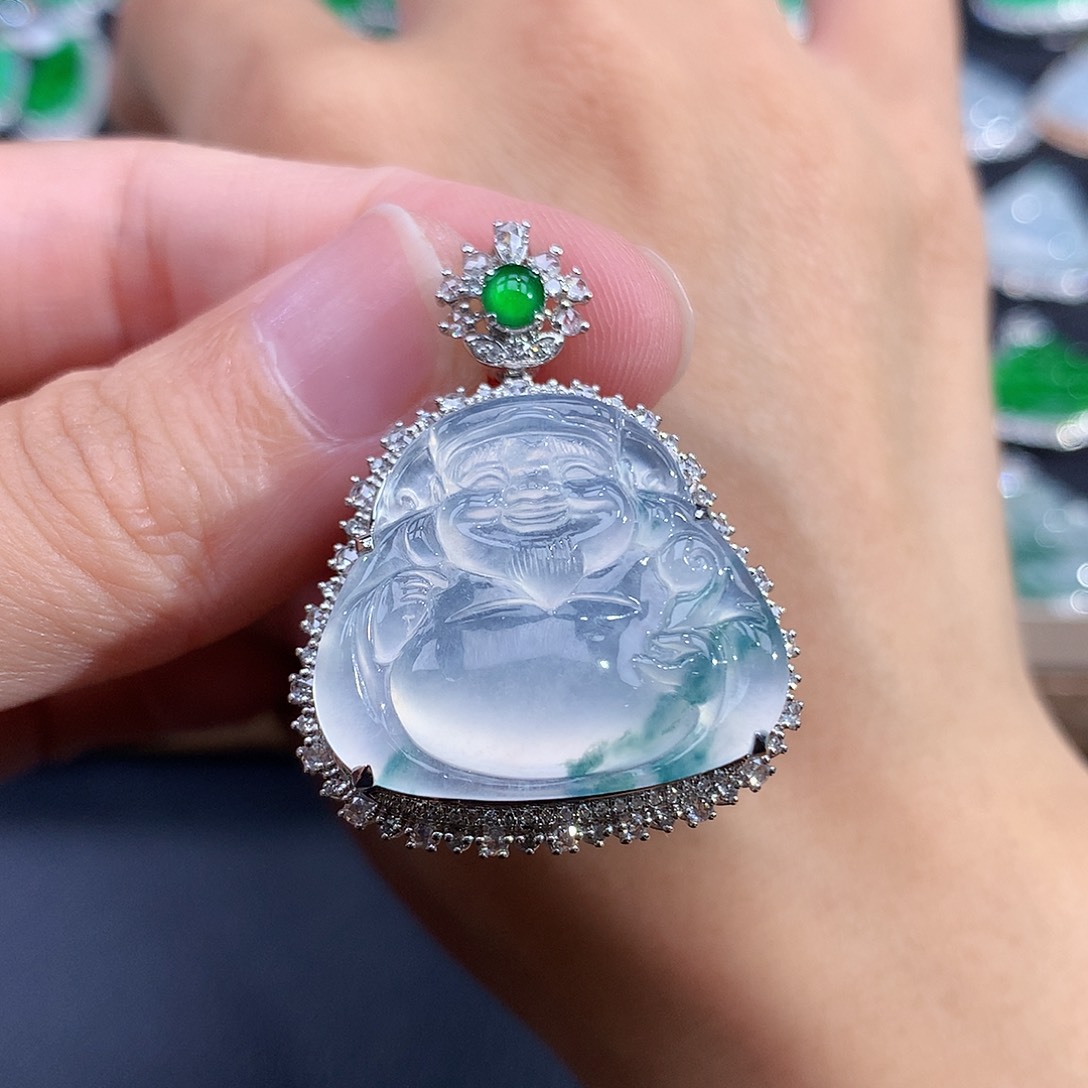 翡翠18K金镶嵌颈饰