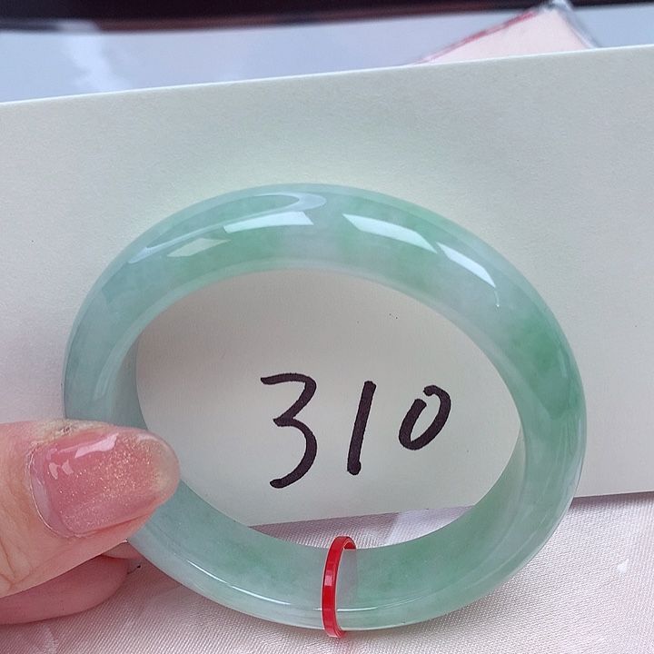 翡翠手镯未镶嵌翡翠