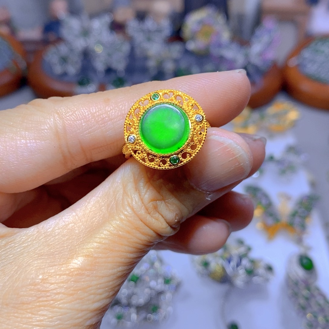 翡翠颈饰银S925镶嵌天然翡翠