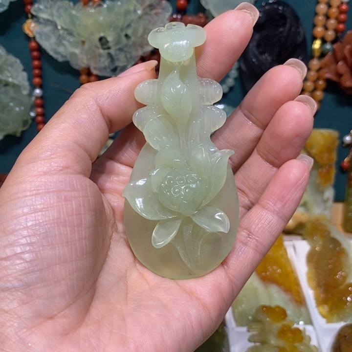 蛇纹石玉未镶嵌颈饰