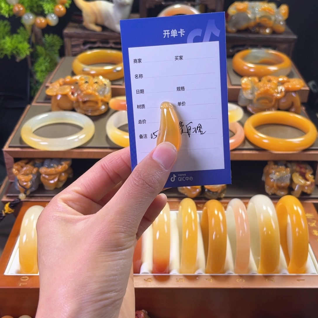 颈饰未镶嵌石英质玉