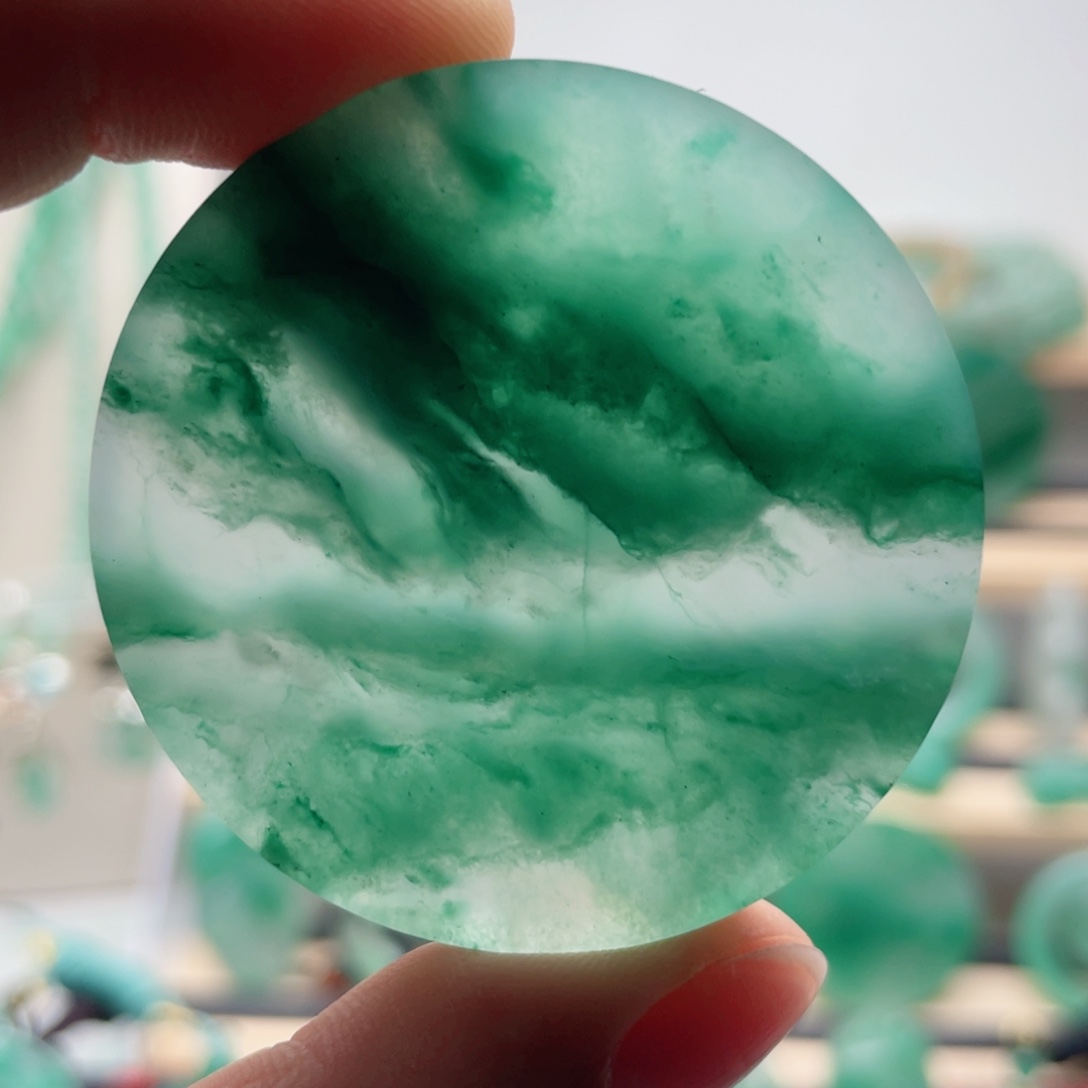 石英质玉（非洲翠）未镶嵌颈饰