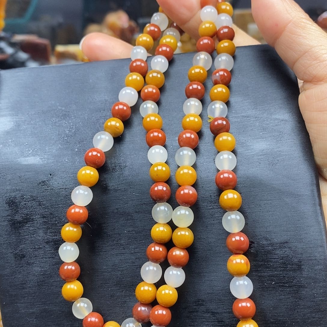 石英质玉（黄龙玉）颈饰未镶嵌