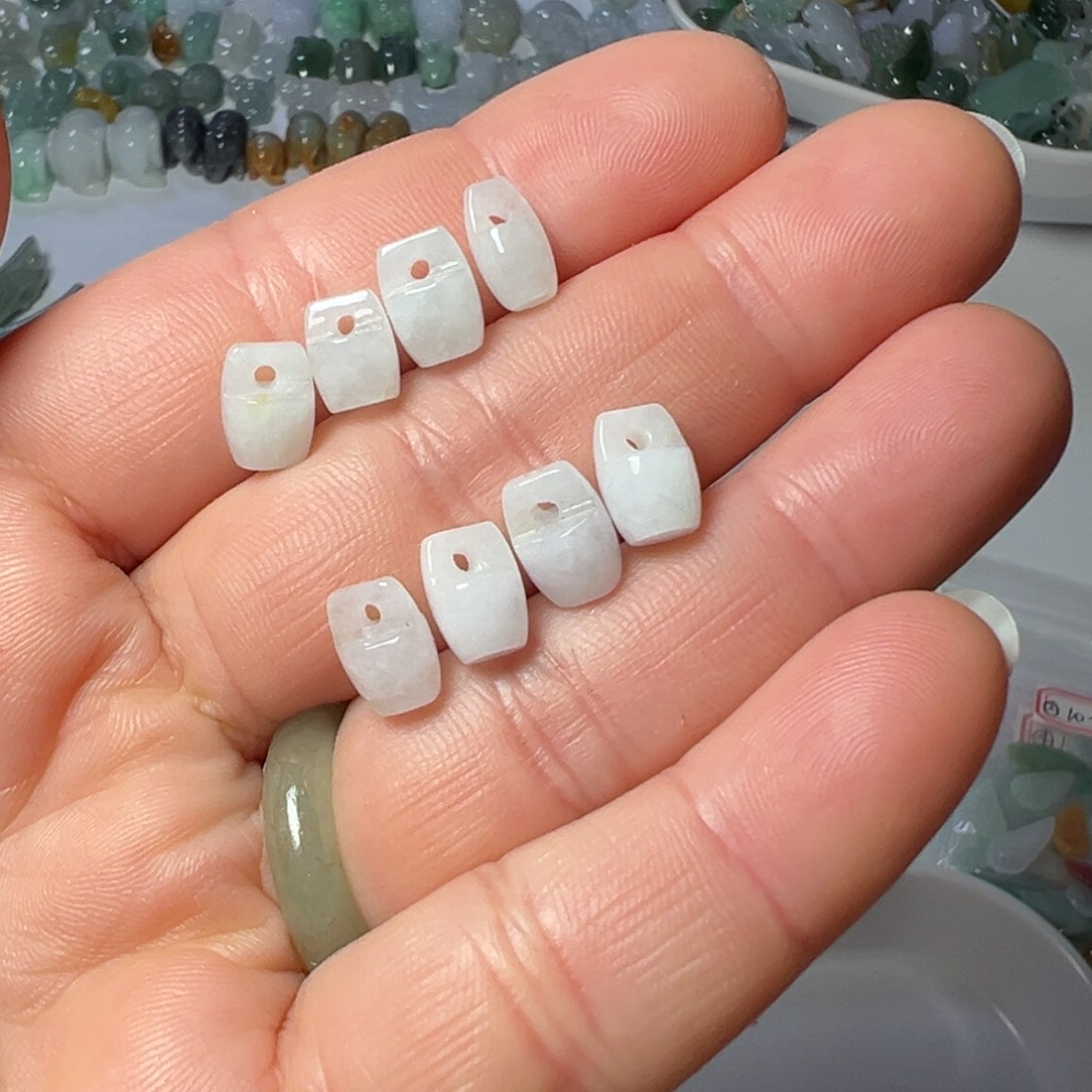 翡翠未镶嵌颈饰小水桶8个50块