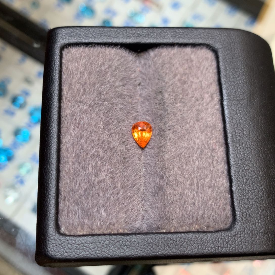 石榴石（芬达石）珠宝半成品未镶嵌0.95