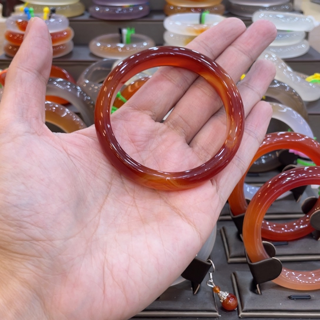 玛瑙/玉髓手镯未镶嵌