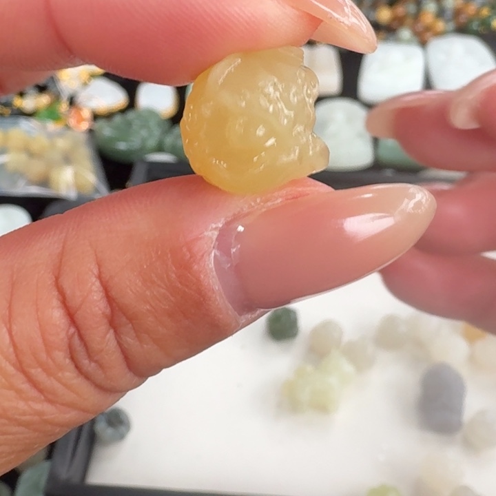 米***多和田玉未镶嵌颈饰