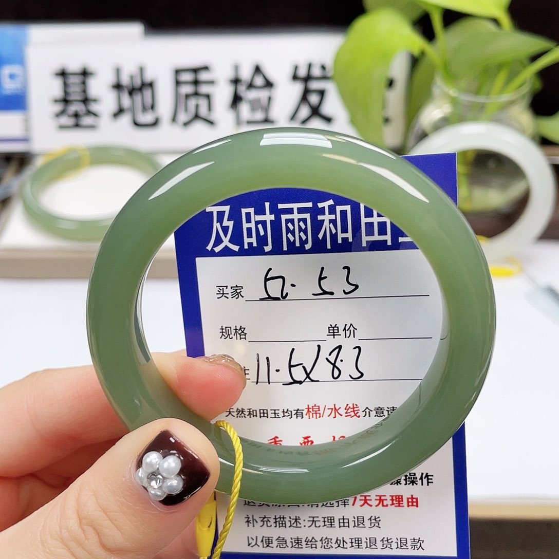 和田玉手镯未镶嵌