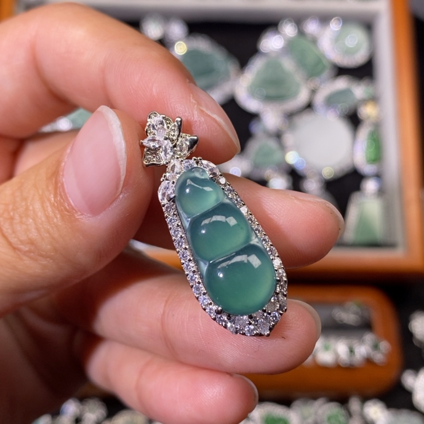 【闪购商品】翡翠颈饰未镶嵌天然