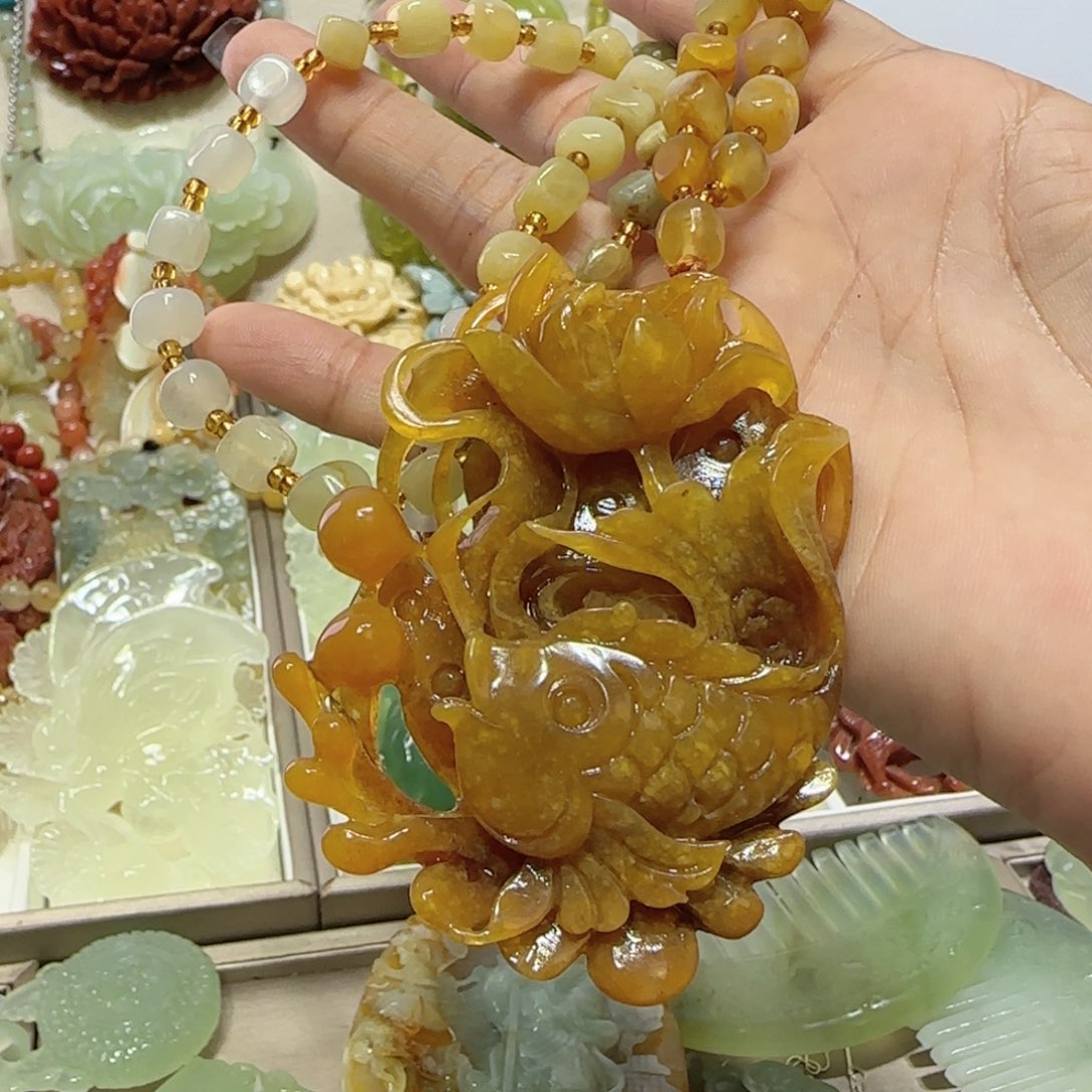 未镶嵌蛇纹石玉吊坠