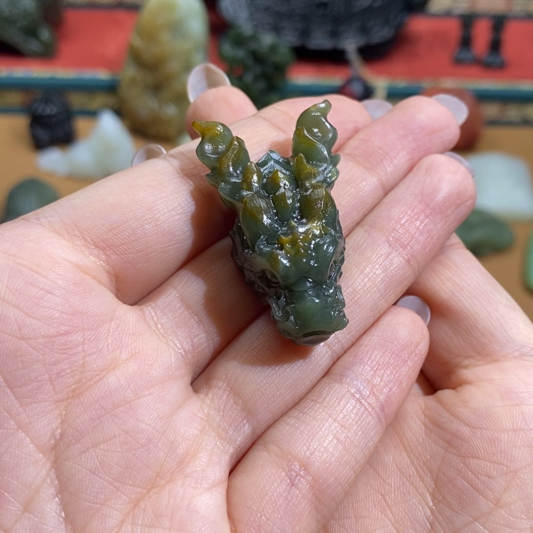 和田玉颈饰未镶嵌定制