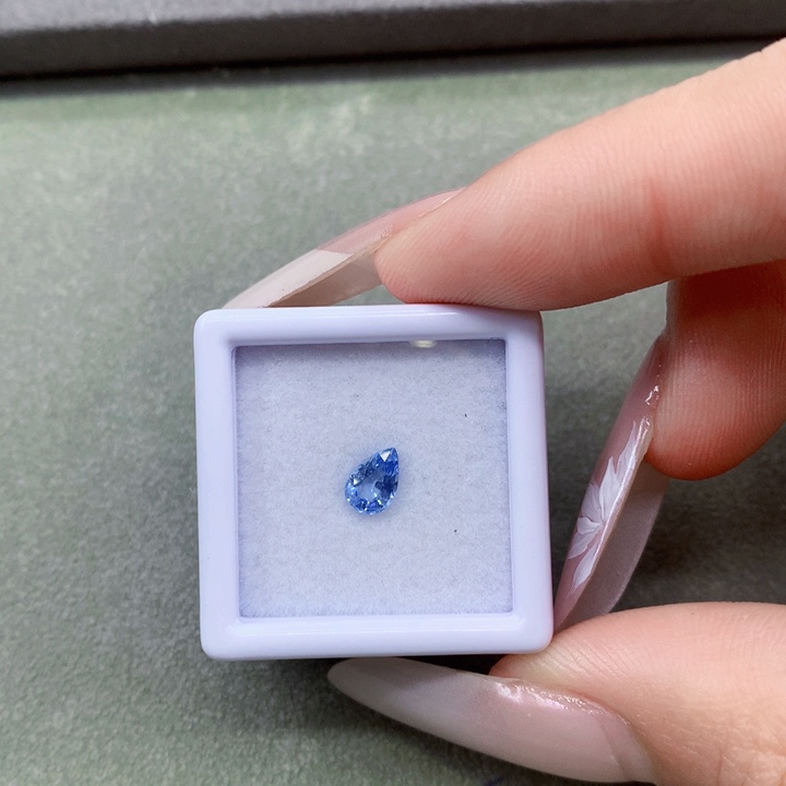 蓝宝石裸石未镶嵌