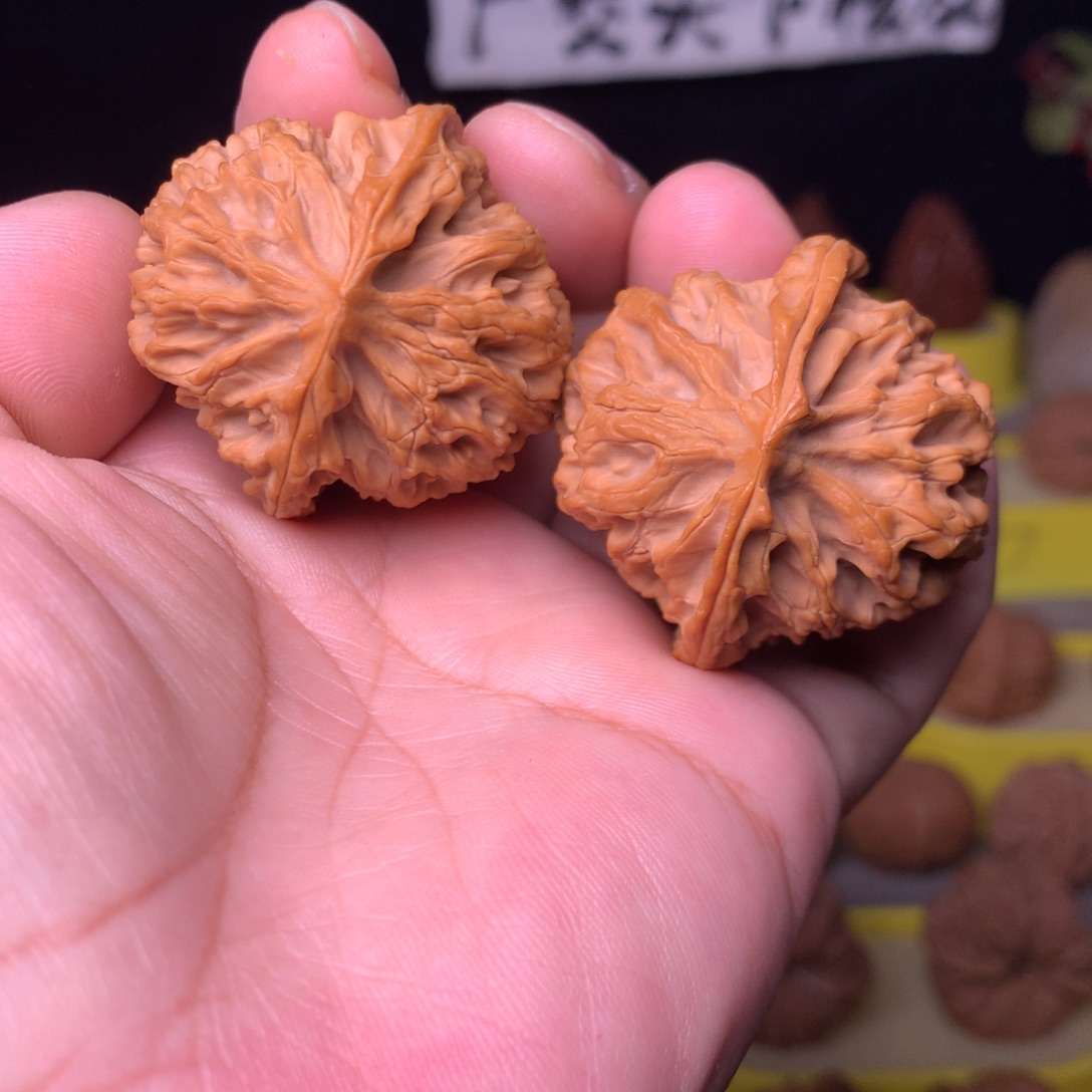 文玩核桃吊坠苹果园