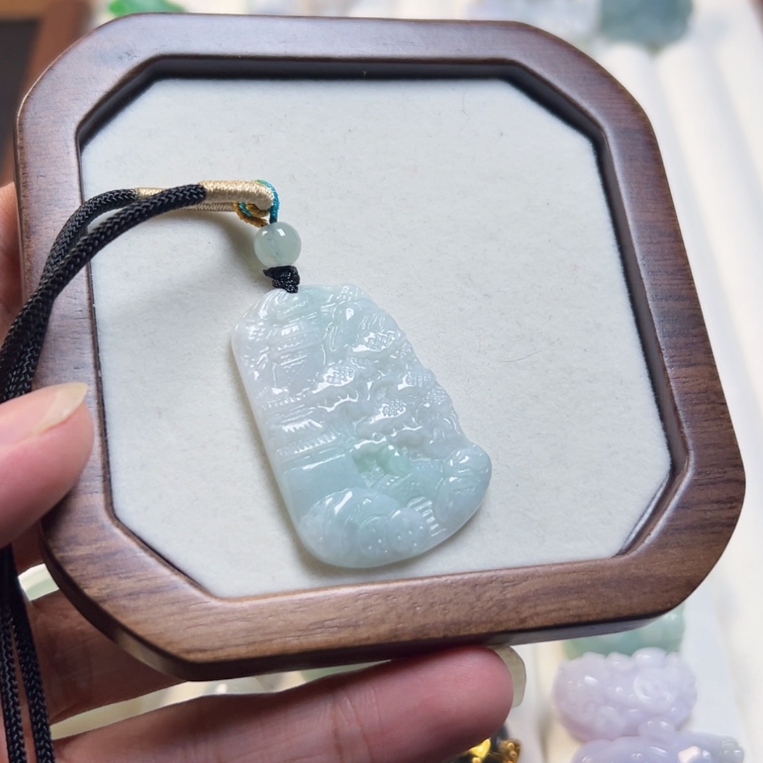 颈饰未镶嵌翡翠山水牌翡翠
