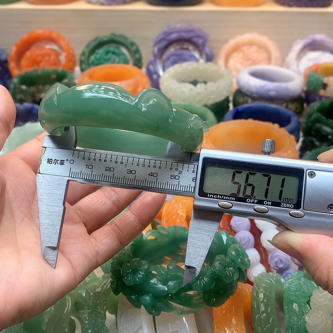 未镶嵌手镯石英质玉