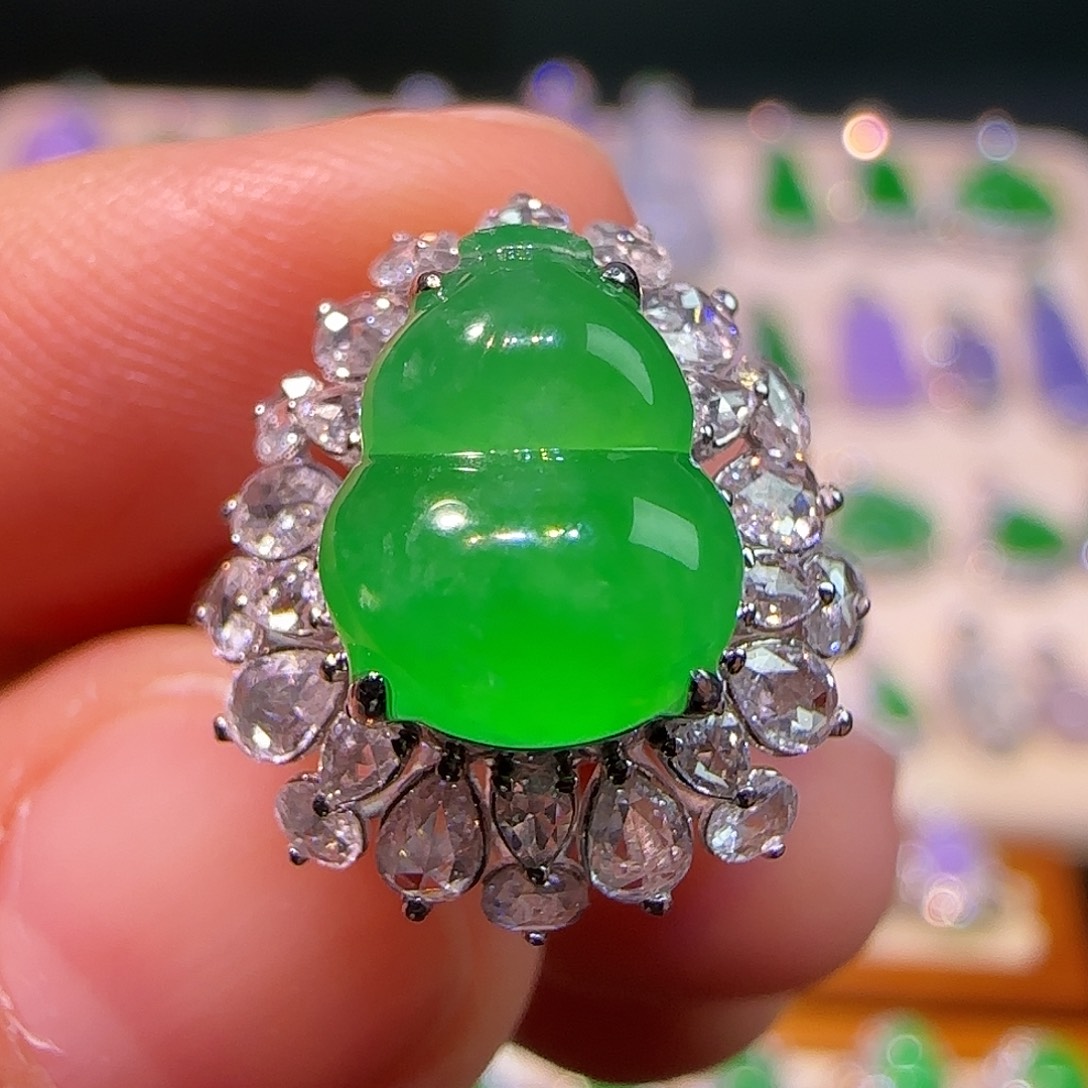 翡翠18K金镶嵌戒指