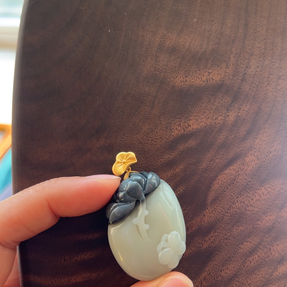 和田玉18K金镶嵌颈饰