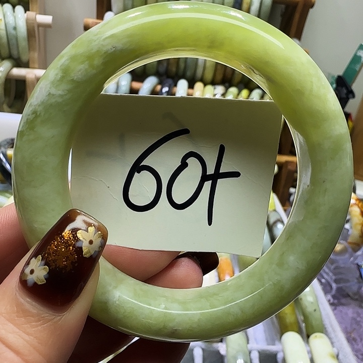 透闪石-蛇纹石玉未镶嵌手镯