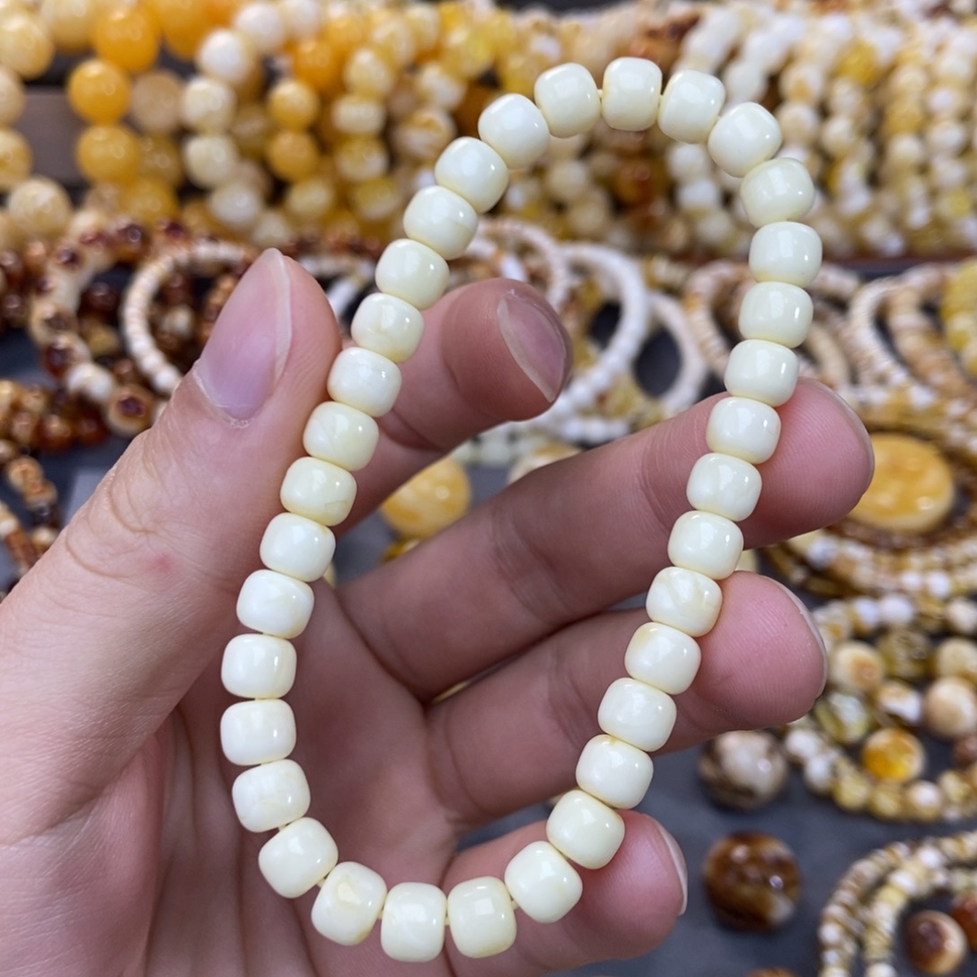 琥珀未镶嵌手链6+mm尺寸白蜡