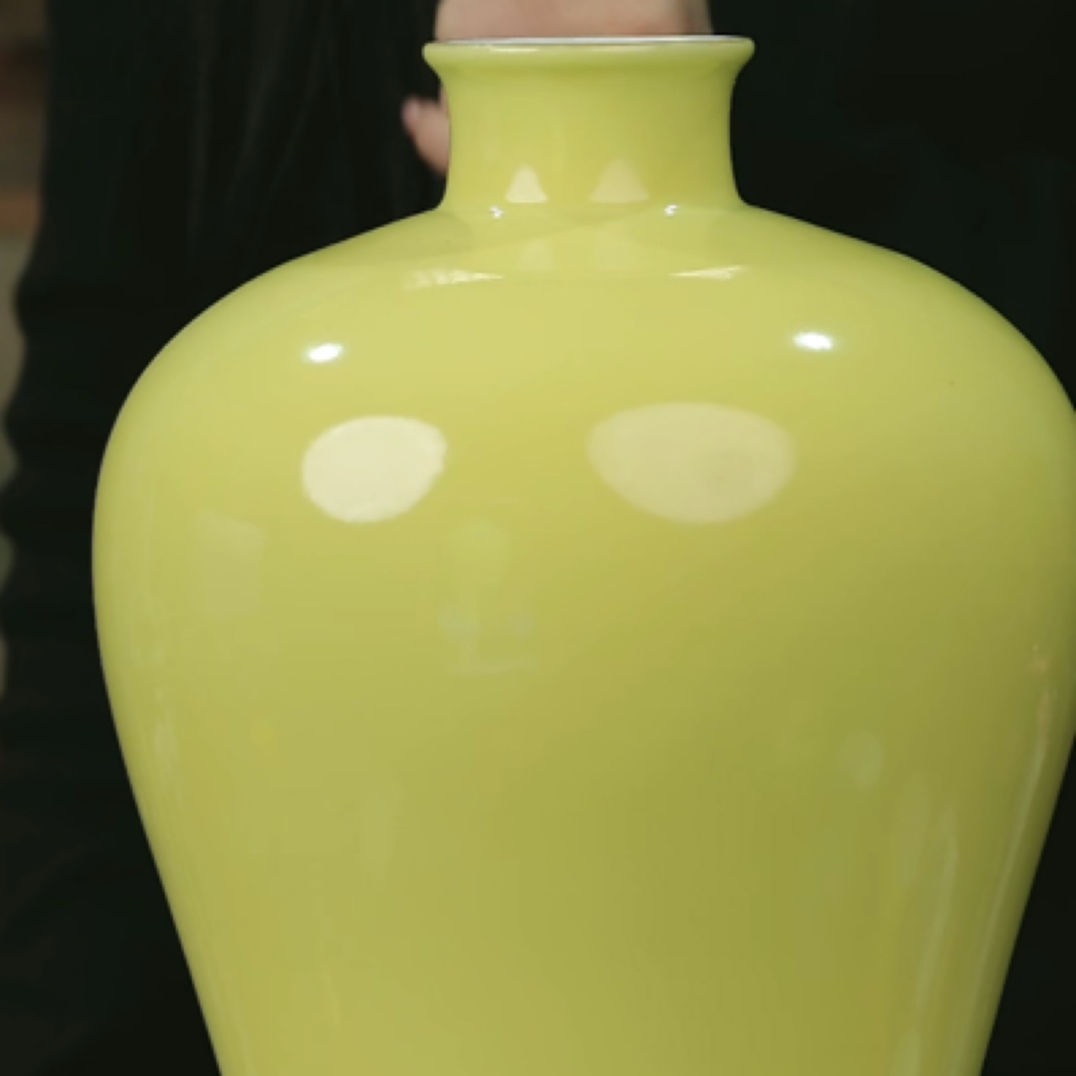 Y 柠檬黄釉 梅瓶