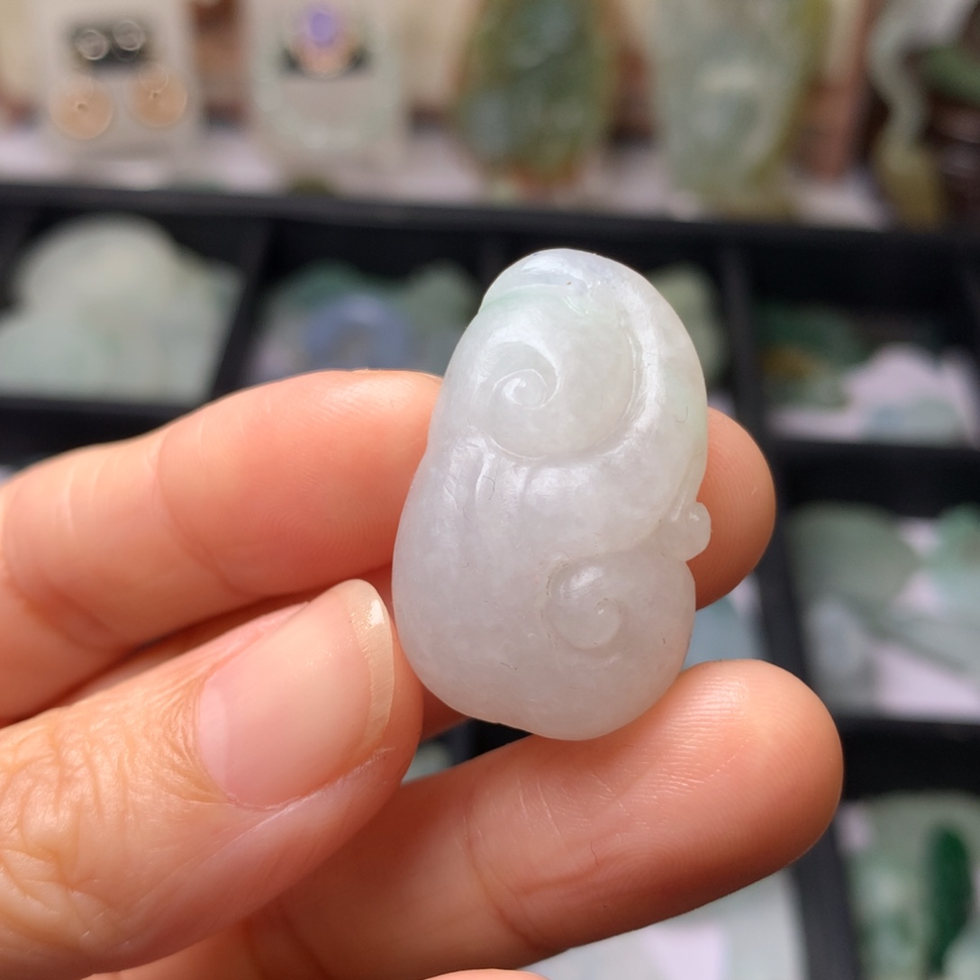幸***边定制翡翠未镶嵌翡翠