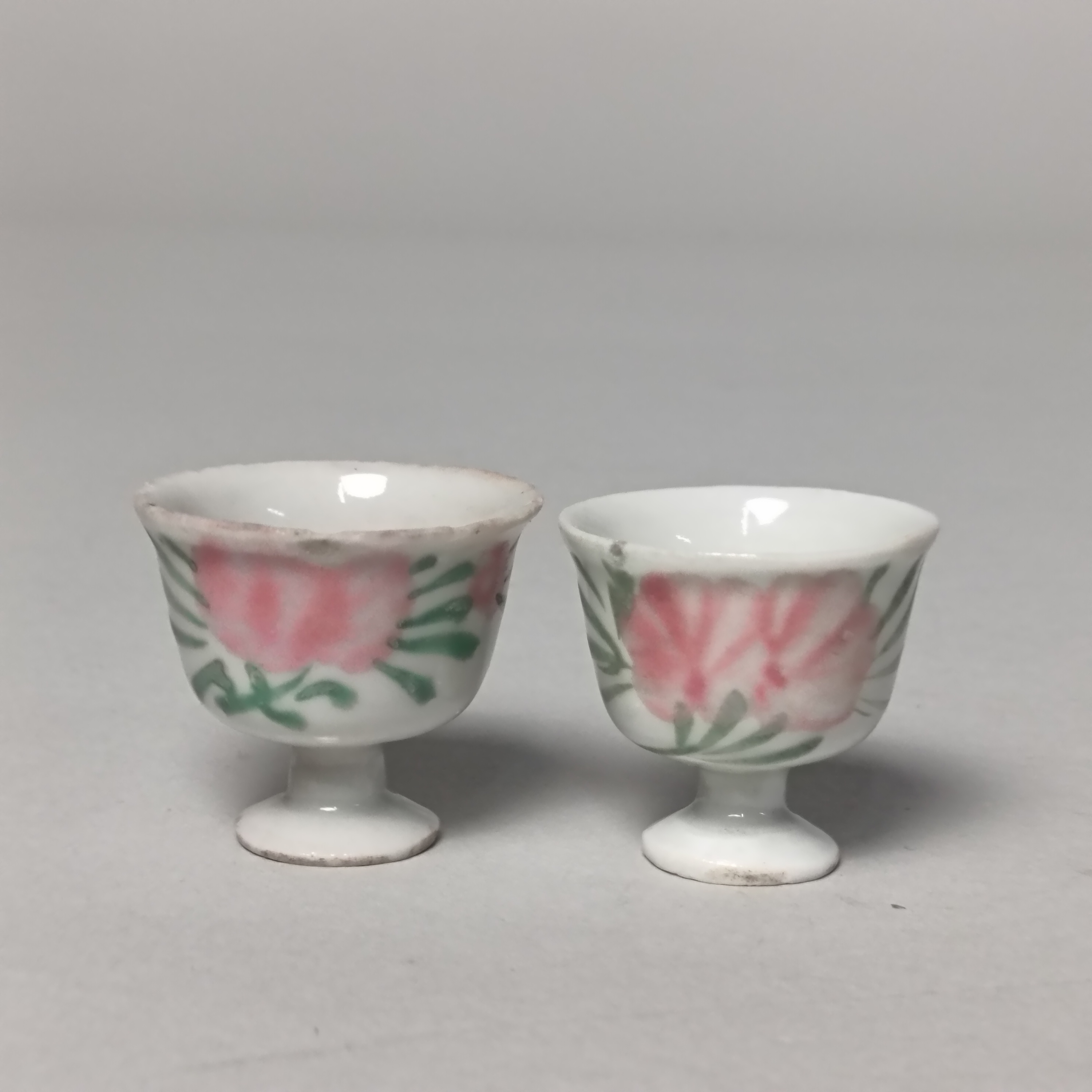 【010022444】民国 粉彩花卉高足杯两只