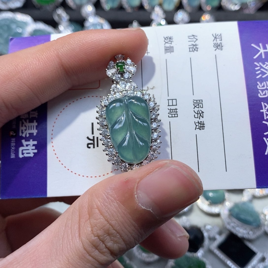 翡翠颈饰未镶嵌翡翠