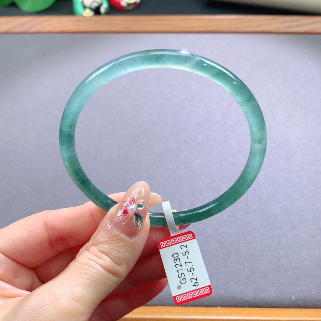 翡翠手镯未镶嵌天然翡翠手镯叮当镯